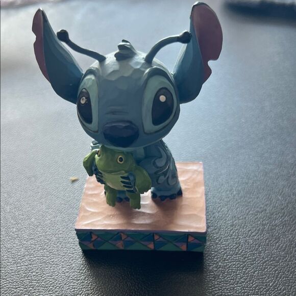 Disney Jim shore stitch with frog - Picture 3 of 7